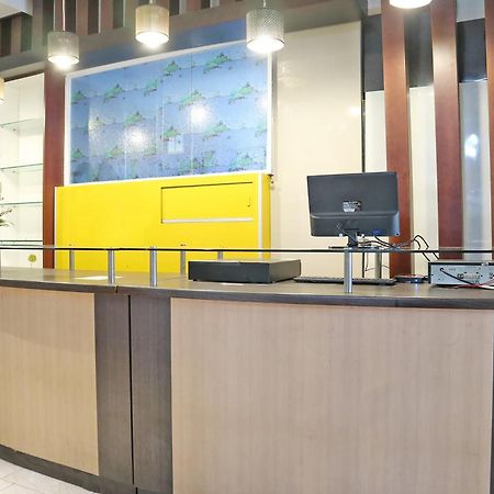 Oyo 1673 M Authentic Kost Man Hotel Padang  Bagian luar foto