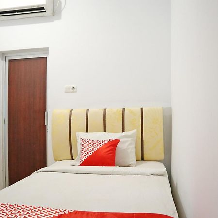 Oyo 1673 M Authentic Kost Man Hotel Padang  Bagian luar foto
